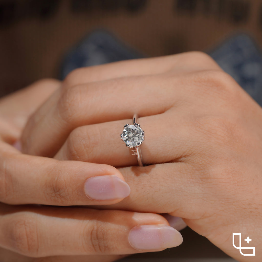 Elegant Round Solitaire Engagement Ring with Timeless Classic Design