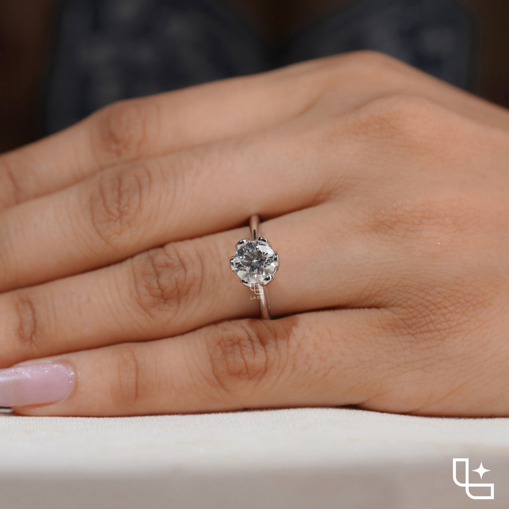 Elegant Round Solitaire Engagement Ring with Timeless Classic Design