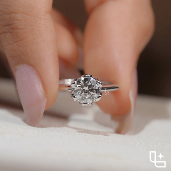 Elegant Round Solitaire Engagement Ring with Timeless Classic Design