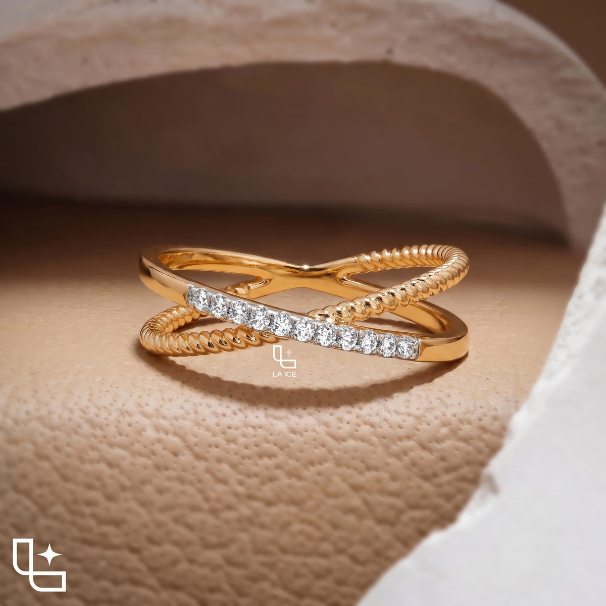 Crossover Diamond Ring with Twisted Band, 0.40 CT Total Diamond Weight Main image