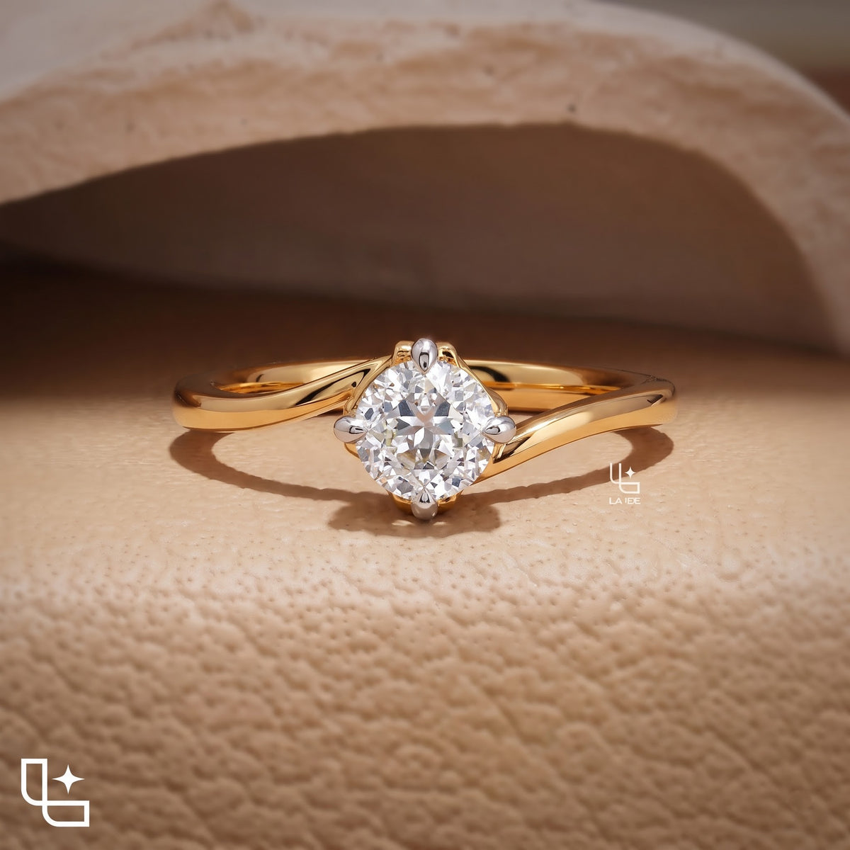 Round Brilliant Solitaire Ring with Sculpted Prong Setting – 1.00 CT Total Diamond Weight