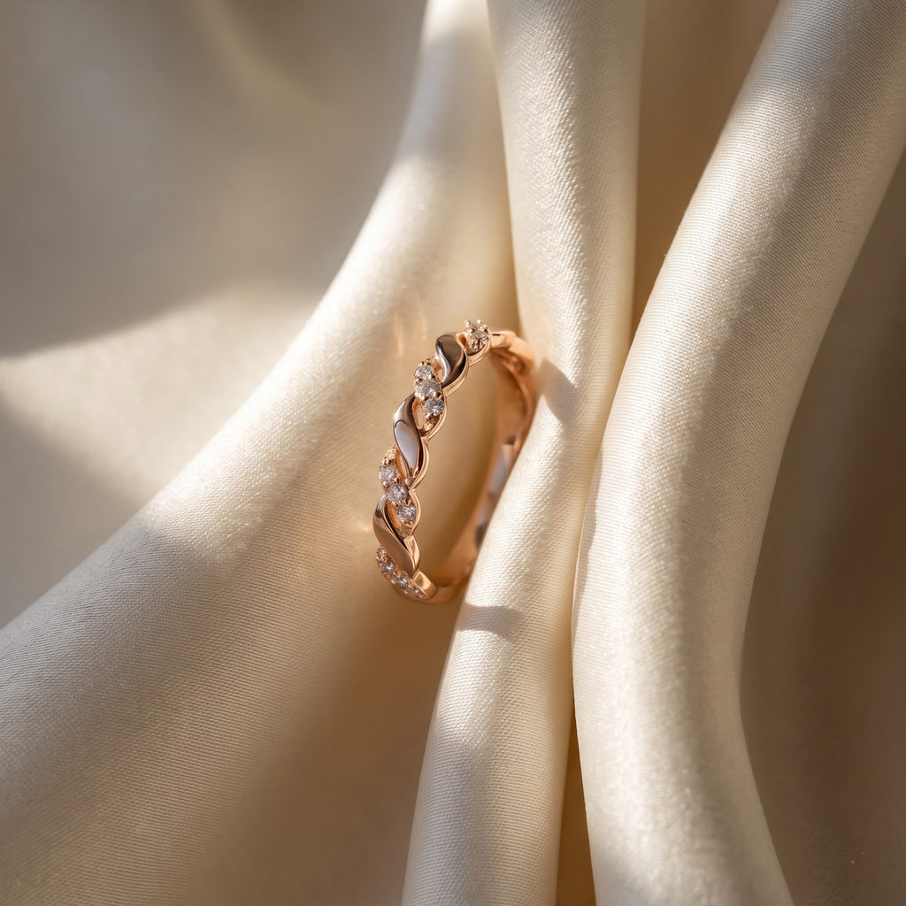 Twisted Infinity Band Ring with Alternating Polished Curves and Sparkling Accents, 0.50 CT Diamond Weight, 2.50 g Metal Weight