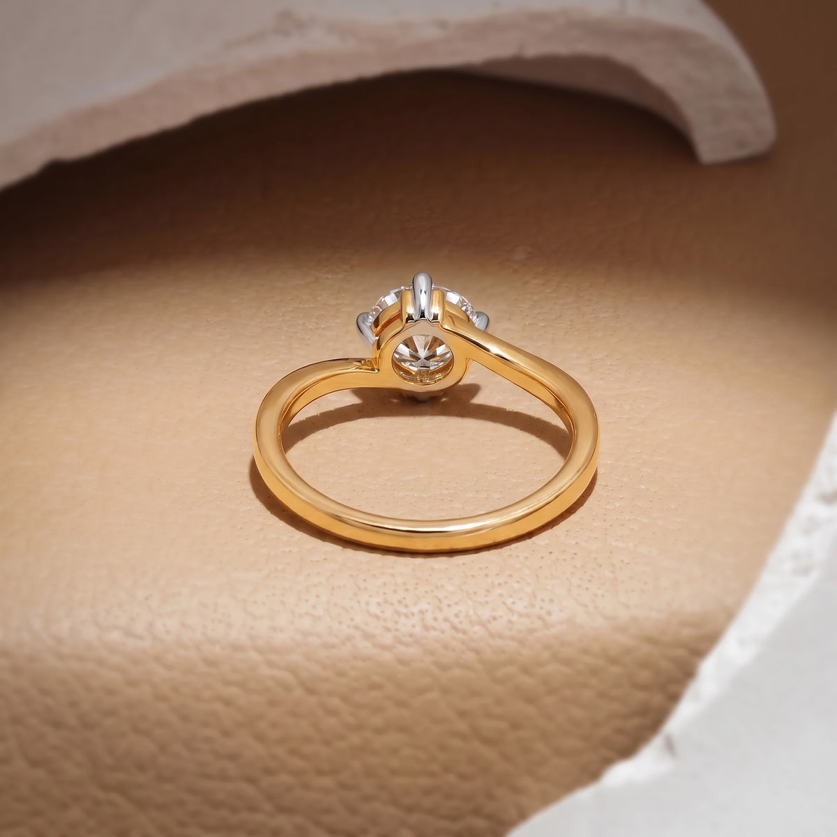 Round Brilliant Solitaire Ring with Sculpted Prong Setting – 1.00 CT Total Diamond Weight