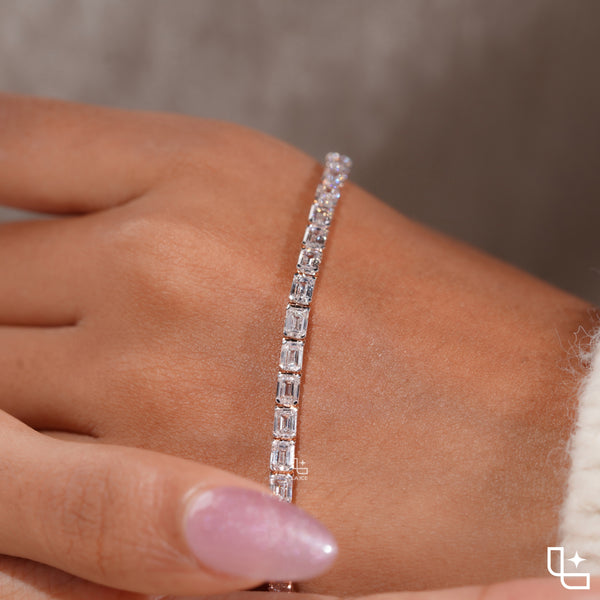 Emerald Cut Tennis Bracelet with Classic Rectangular Stones, 14 CT Diamond Weight, 16 g Metal Weight