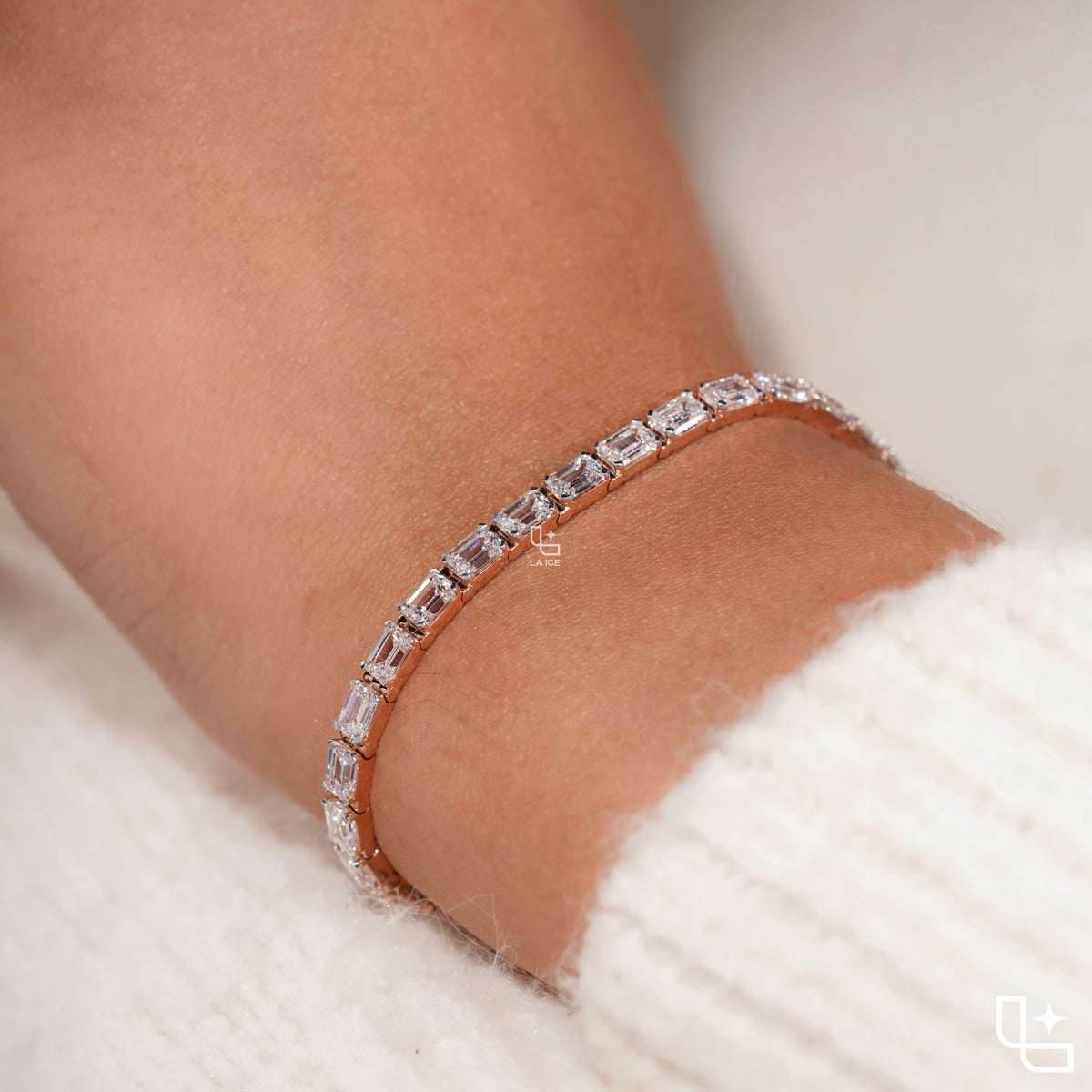 Emerald Cut Tennis Bracelet with Classic Rectangular Stones, 14 CT Diamond Weight, 16 g Metal Weight