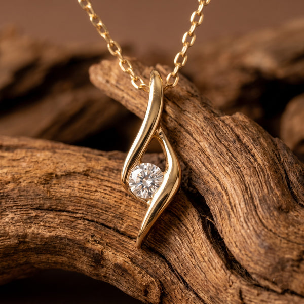 Curved Flame Diamond Pendant Necklace with Delicate Chain – 0.15 CT Diamond, 2 g Metal