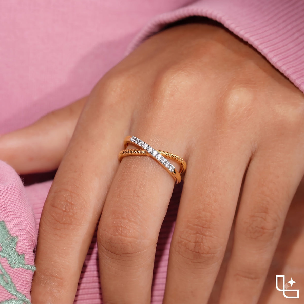 Crossover Diamond Ring with Twisted Band, 0.40 CT Total Diamond Weight