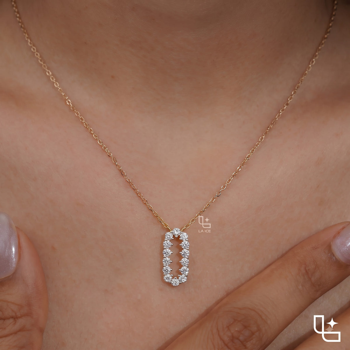 Oval Circle Pendant Necklace with Sparkling Round Stones, 2.00 CT Total Diamond Weight
