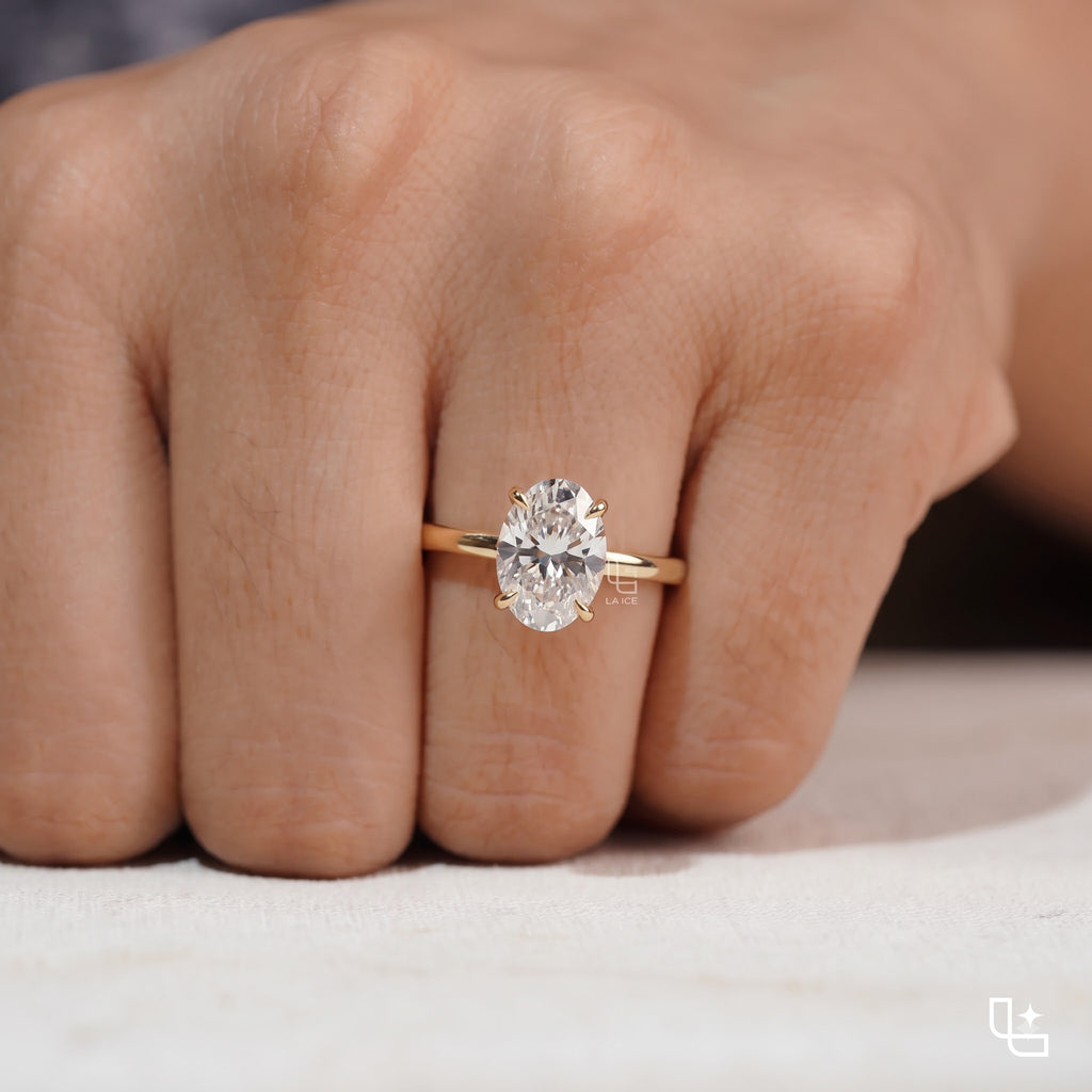 Oval Cut Solitaire Engagement Ring, Classic Four-Prong Setting, 1.00 CT Diamond